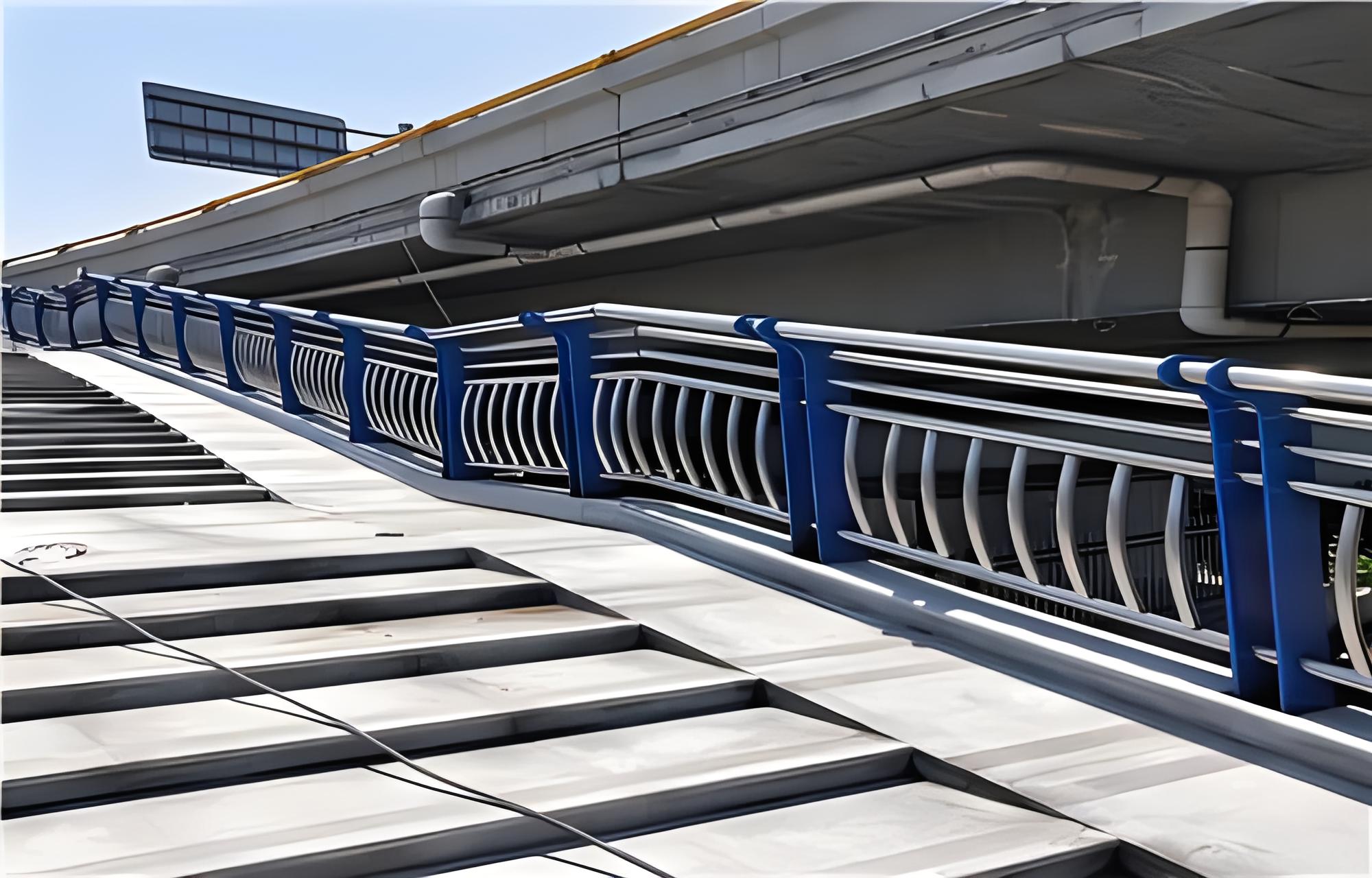 青海不锈钢桥梁护栏维护方案：确保安全，延长使用寿命