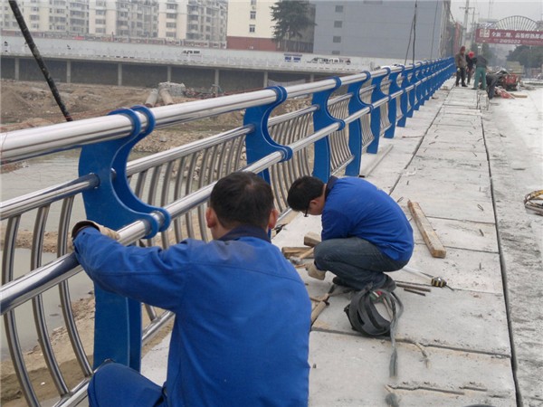 青海不锈钢桥梁护栏除锈维护的重要性及其方法