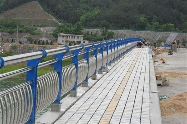 青海不锈钢桥梁灯光护栏